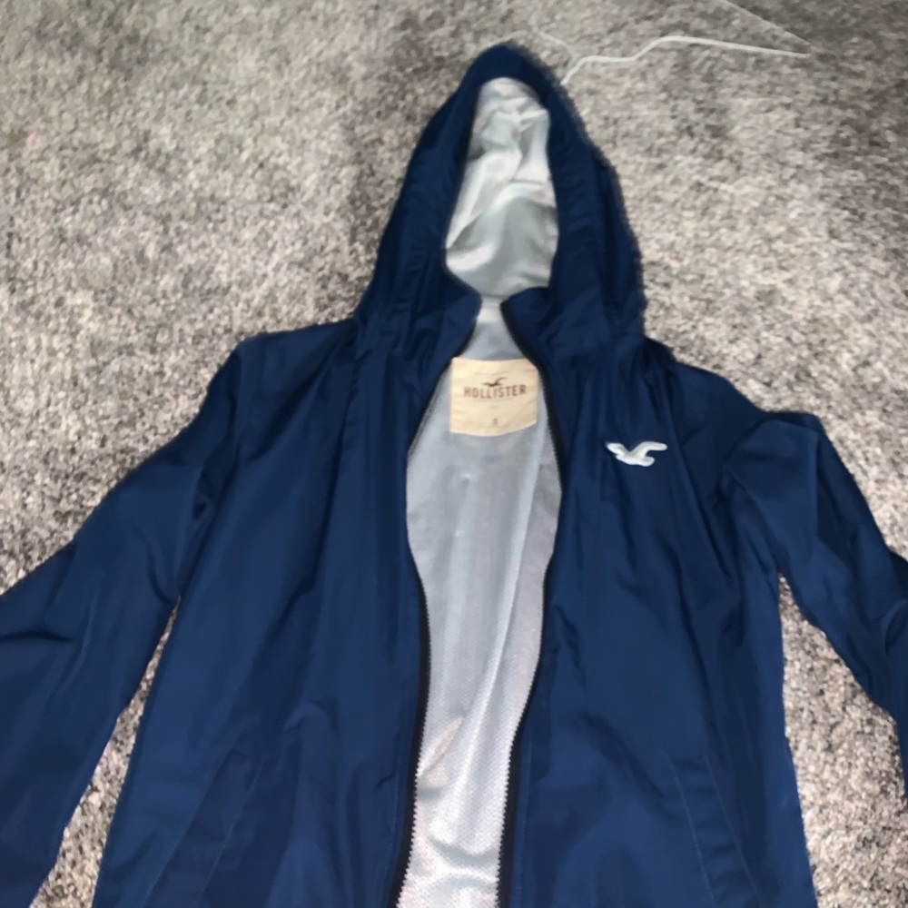 Hollister wind breaker jacket 💦🌊